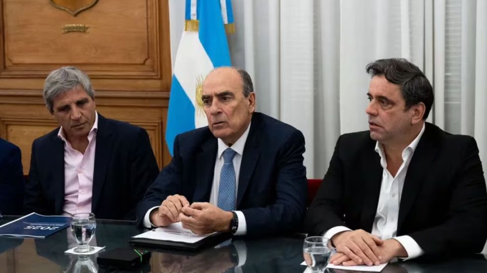 Luis Caputo y Guillermo Francos se reunieron con gobernadores de todo el país por Zoom.