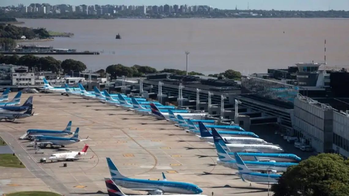 Paro aeronáutico: desde ATE advierten que, “no está garantizada la seguridad aeroportuaria internacional de los aviones”