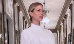 El increíble vestido blanco texturizado de Nicole Neumann para asistir a un desfile