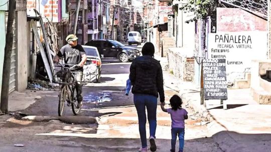 UNICEF says child poverty in Argentina fell to 42.3% in 2025