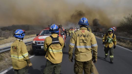 Incendios en Córdoba: con dos focos activos, siguen las evacuaciones y se perfila una jornada de "riesgo extremo"