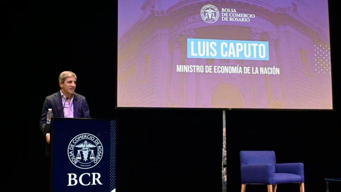 Luis Caputo: “Si sacan los dólares del colchón, vamos a salir más rápido”