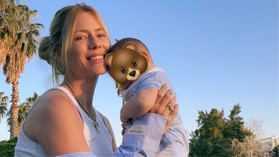 Momento madre e hijo: Nicole Neumann viajó a la playa junto a Cruz Urcera