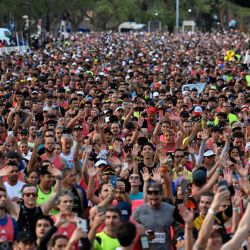 Los corredores compiten en el Maratón Internacional de Buenos Aires en Buenos Aires. | Foto:LUIS ROBAYO / AFP