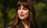 Dakota Johnson muestra cómo llevar baggy jeans de manera ideal en primavera