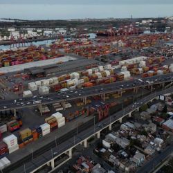 Vista aérea del puerto Dock Sud en Avellaneda, provincia de Buenos Aires, Argentina. | Foto:LUIS ROBAYO / AFP