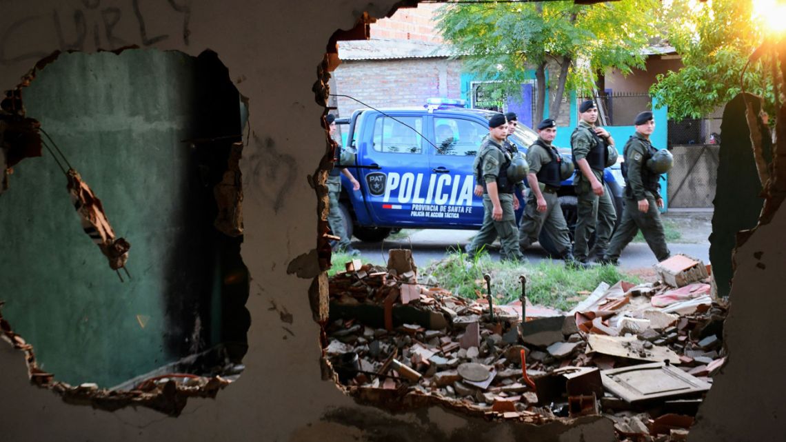 Gendarmerie patrol the ‘Los Pumitas’ neighbourhood in Rosario on March 8, 2023. 