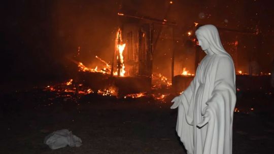 Incendios en Córdoba: la Virgen sobrevivió al fuego que destruyó un santuario en las sierras