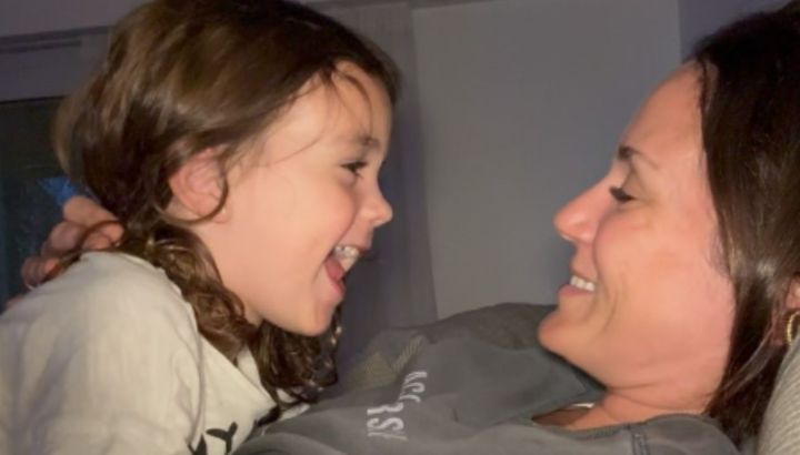 Paula Chaves recreó un tierno video con Filipa, la menor de sus hijas, donde la mira con mucho amor: "Tenías 20 días y me mirabas igual"