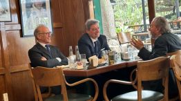 Integrantes de la Corte Suprema de Justicia tomando un café