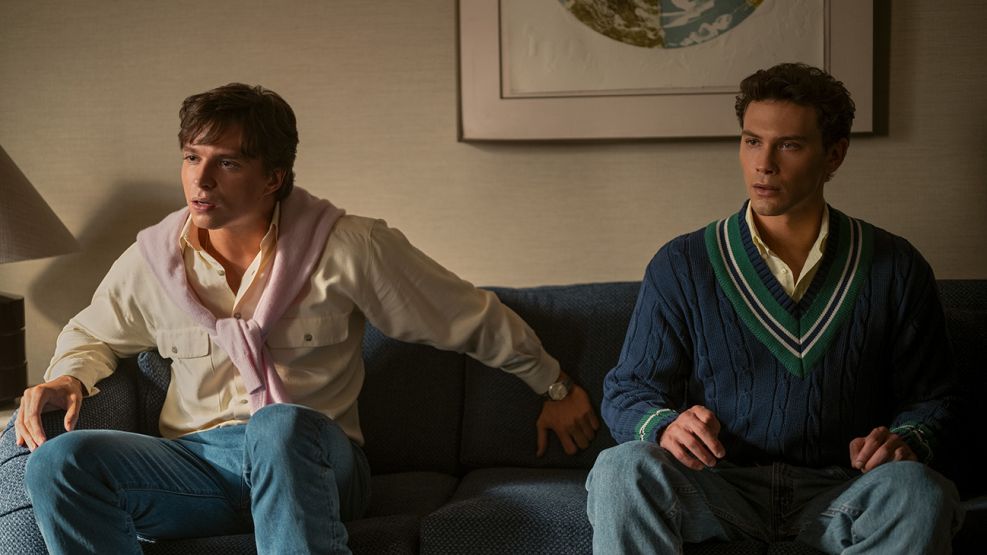 Lyle y Erik Menéndez en la serie Monstruos de Netflix