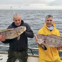 Despedimos el mes con un informe con muy buenas noticias. El pejerrey y los dorados siguen, pero en ascenso la variada en el mar y los surubíes. 