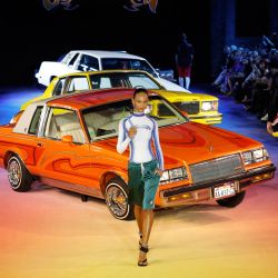 Modelos presentan creaciones de Casablanca para la colección de prêt-à-porter femenino primavera-verano 2025 en el marco de la Semana de la Moda de París, en París. | Foto:Geoffroy Van Der Hasselt / AFP