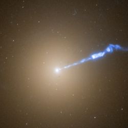Vista de la galaxia gigante M87 capturada por el Hubble.