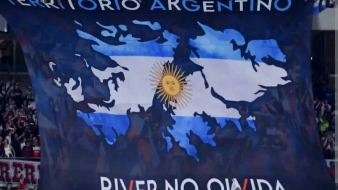 The controversial Malvinas flag banned by CONMEBOL.