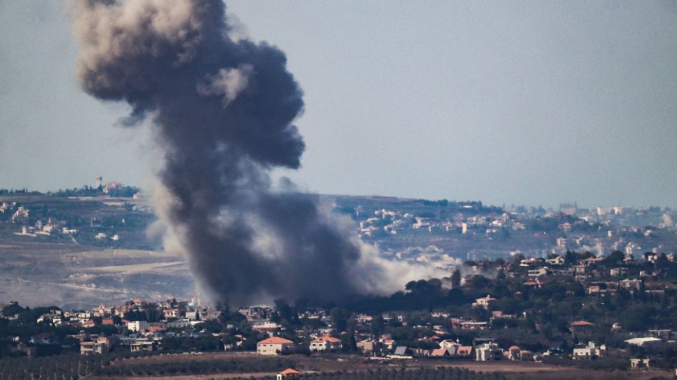 Las bombas israelíes no dan tregua en Beirut. Decenas de miles de habitantes huyeron a Siria.