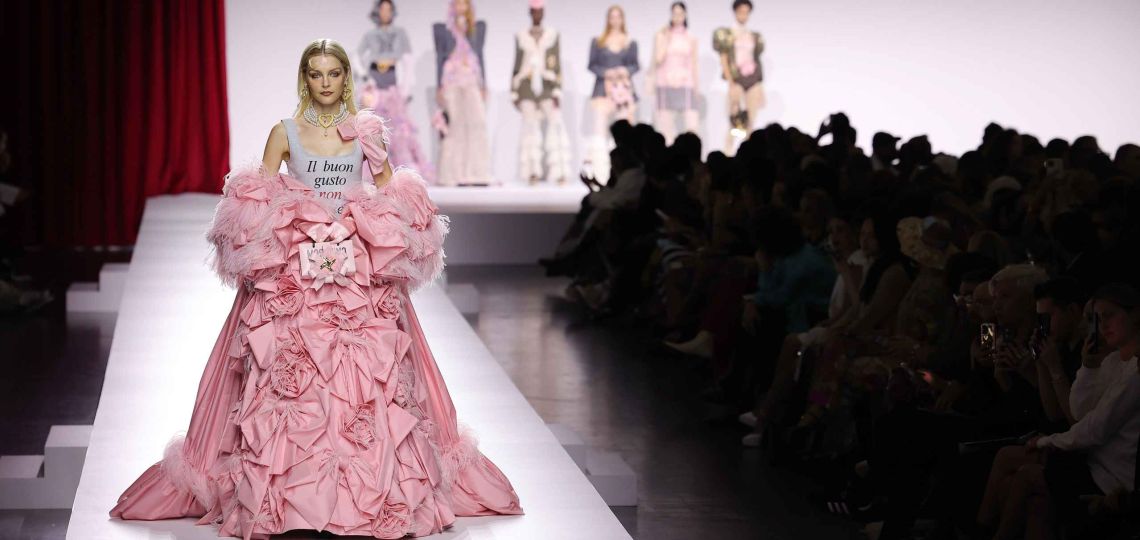 Del metalizado al rosa suave: Los colores que serán tendencia en primavera-verano 2025 