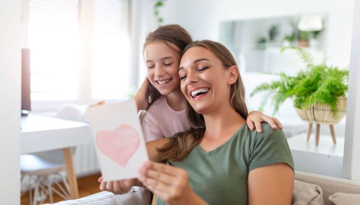 Día de la Madre: por qué se celebra en octubre y cómo agasajar a mamá