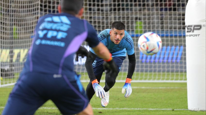 Rulli el elegido para tomar la posta del Dibu bajo los tres palos de la Selección.