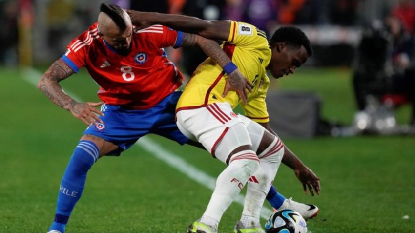 Vidal contra Colombia, en septiembre de 2023 en su último partido con Chile.