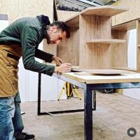 De la artesanía a la innovación: La evolución de un emprendedor en el mundo de la madera.