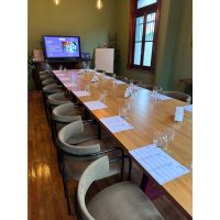 Descubre el Mundo del Vino en Cru Wine Bar