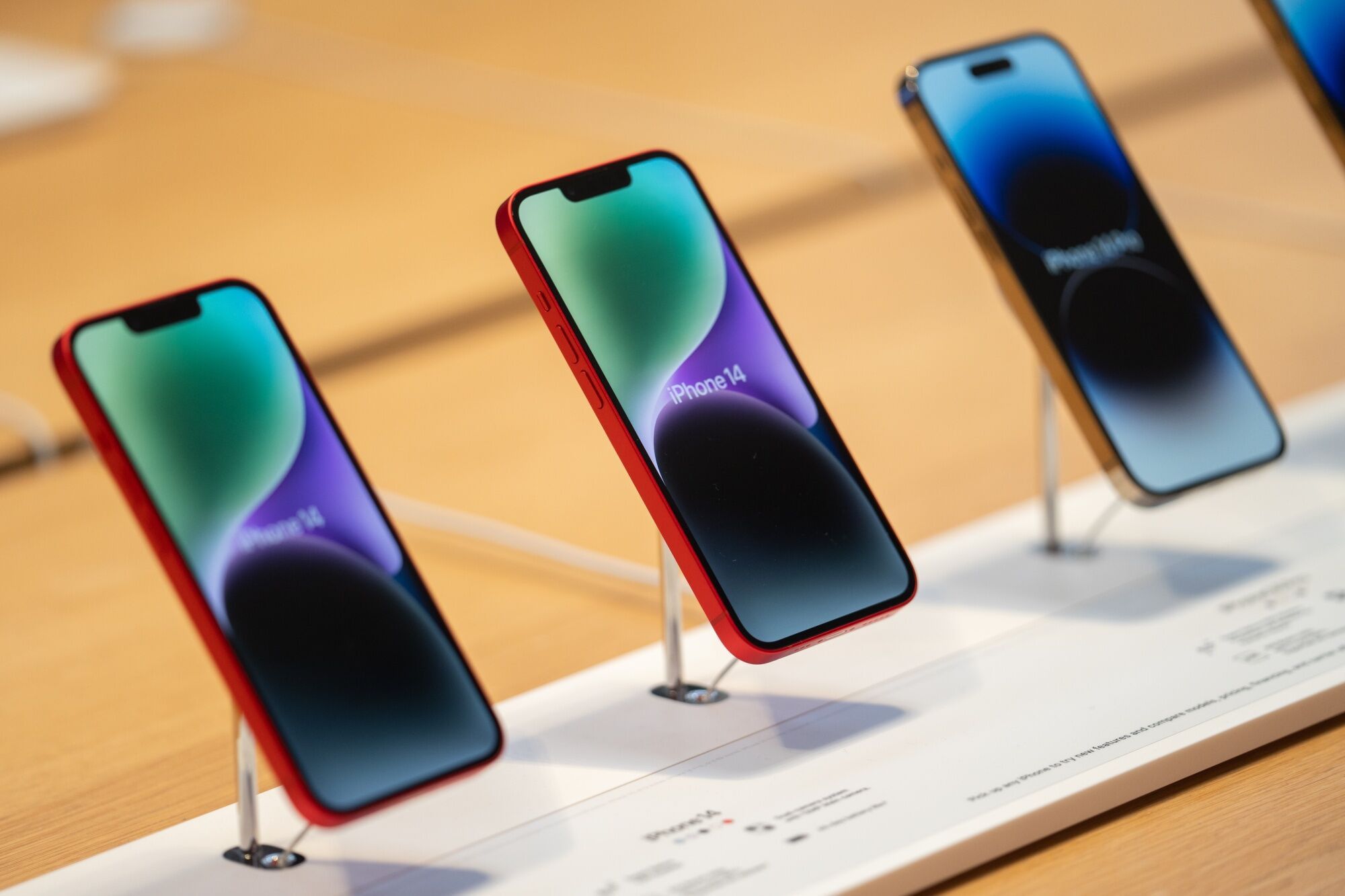 New Apple Products Go On Sale At Fifth Avenue Store