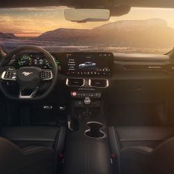 Ford celebra los 60 años del Mustang con la llegada al país del GT Performance V8.