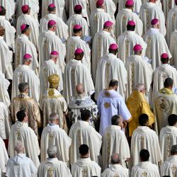Los prelados participan en la santa misa de apertura de la Asamblea General Ordinaria del Sínodo de los Obispos. Foto de Alberto PIZZOLI / AFP | Foto:AFP