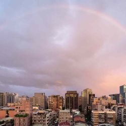 Un arcoíris sobre la ciudad de Taipei durante la puesta de sol. Foto de YAN ZHAO / AFP | Foto:AFP