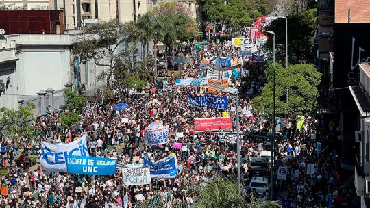 Marcha universitaria en Córdoba: ¿Fue más o menos gente que la anterior movilización de abril?