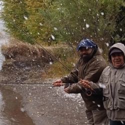El evento es organizado por la Asociación de Caza y Pesca Nahuel Huapi, la Asociación Argentina de Fly Casting, Municipalidad de Dina Huapi y el Club Danés Patagonia