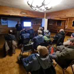 El evento es organizado por la Asociación de Caza y Pesca Nahuel Huapi, la Asociación Argentina de Fly Casting, Municipalidad de Dina Huapi y el Club Danés Patagonia