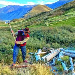Paisajes infinitos, soledad, silencio... Vivencias únicas de la cordillera mendocina junto a los puesteros que realizan la transhumancia del ganado desde los 1.000 hasta los 4.000 msnm. 