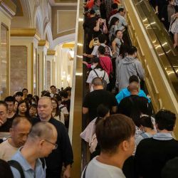 Los visitantes utilizan las escaleras mecánicas del complejo hotelero Venetian durante la Semana Dorada en Macao. Foto de Eduardo Leal / AFP | Foto:AFP