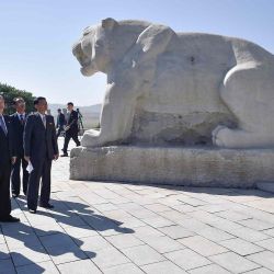 La gente visita el recinto durante un evento en el Mausoleo del Rey Tangun para conmemorar el Día de la Fundación de Corea, en Pyongyang. Foto de KIM Won Jin / AFP | Foto:AFP