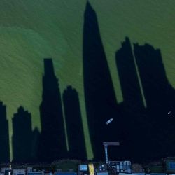 Vista aérea de las sombras de varios rascacielos en la bahía de la ciudad de Panamá. Foto de MARTIN BERNETTI / AFP | Foto:AFP