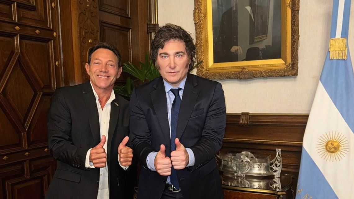 President Javier Milei meets Jordan Belfort, the former stockbroker better known as 'The Wolf of Wall Street,' who became wealthy before being jailed for fraud and stock manipulation.