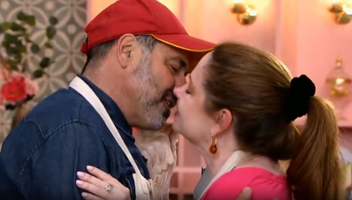 El fogoso beso entre Mariano Iúdica y Andrea del Boca que sorprendió a todos en Bake Off Famosos: "Me encantó"