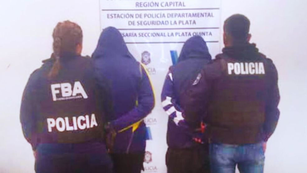 La pareja detenido por atropellar a un hombre en silla de ruedas