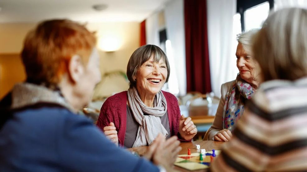 "New Ground" es el lugar donde conviven mujeres mayores de 60.