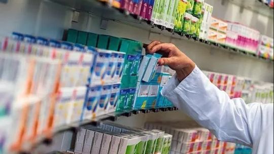 El Gobierno habilitó que los medicamentos de venta libre estén en las góndolas de las farmacias