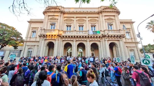 Hospital Laura Bonaparte: repercusiones y ocupación por su cierre definitivo