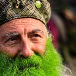 Un hombre con barba pintada de verde es visto durante el mitin anual del partido de extrema derecha italiano Liga (Lega) en Pontida. Foto de Piero CRUCIATTI / AFP | Foto:AFP