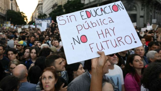 Imagen de la multitudinaria marcha universitaria.