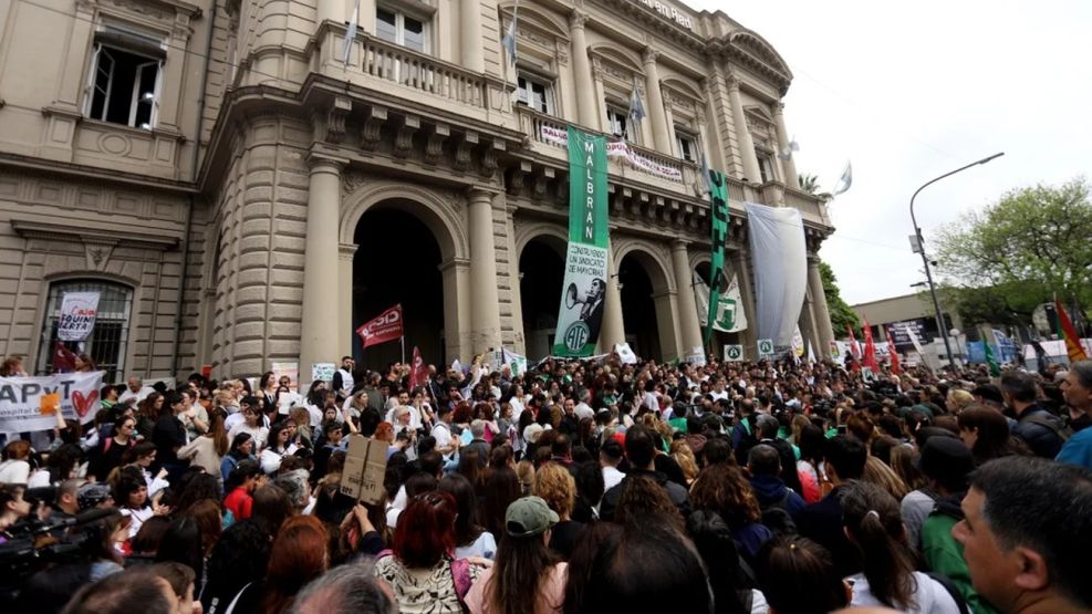 Protesta de trabajadores del Hospital Bonaparte ATE anunció un "gran