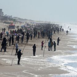 El viento complicó a los pescadores, el mar no se encontró en su mejor estado, pero permitió que muchas brótolas se acerquen a la costa y se capturen numerosos ejemplares. 