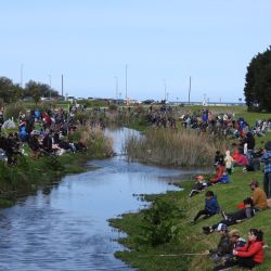 Notable afluencia de niños y niñas a una propuesta piscatoria que es muy importante pensando en inculcar la pasión por la pesca deportiva a los más chicos. 