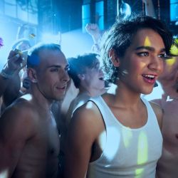 "Glamorous": La serie de Netflix que explora la sexualidad y la autoexpresión