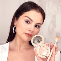 Selena Gomez en Rare Beauty.